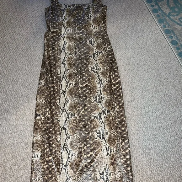 Dress - Picture 3 of 4